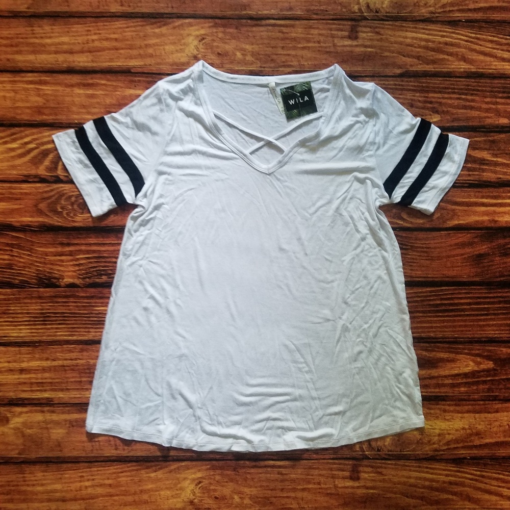 White striped short sleeve tee